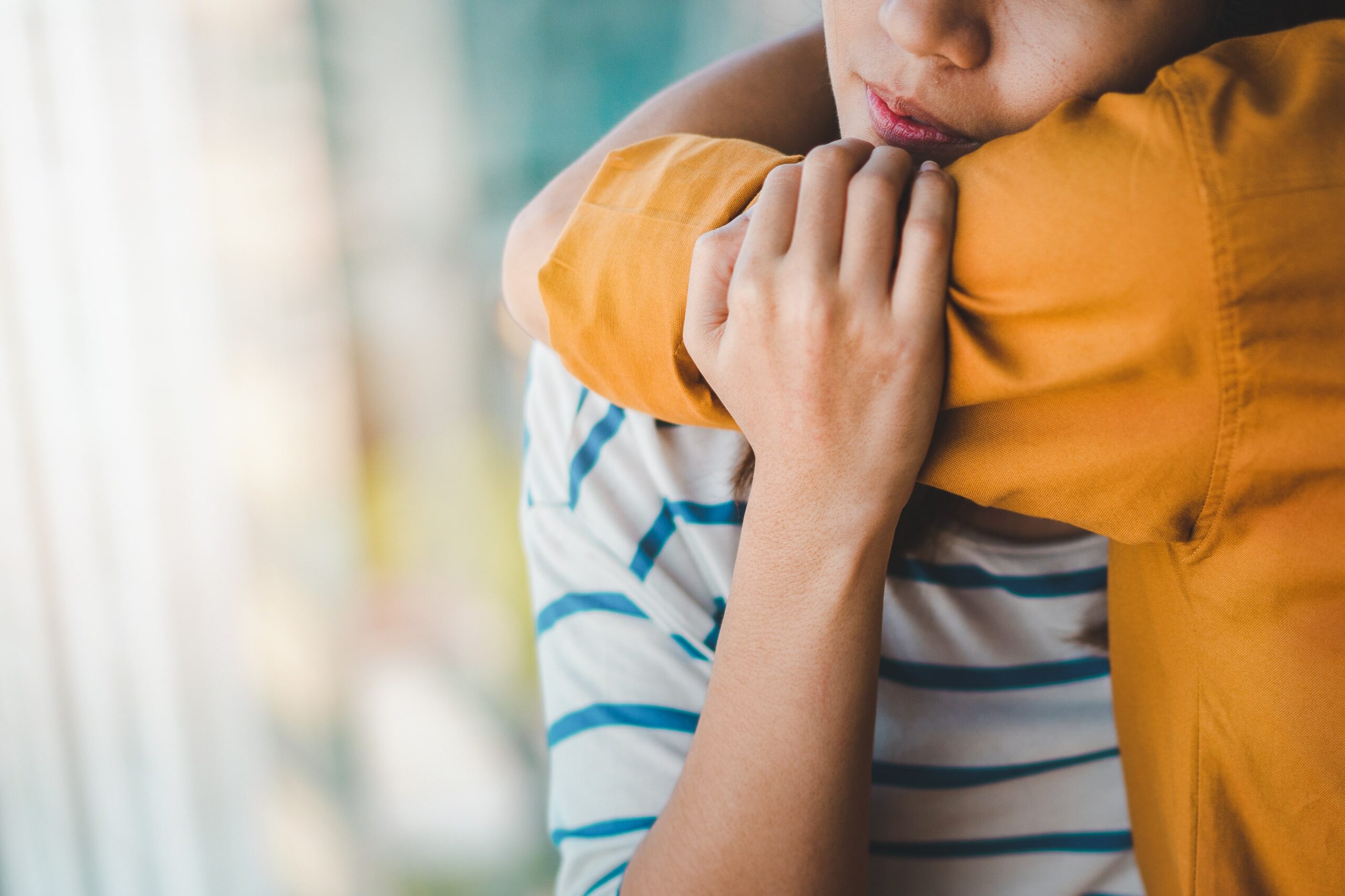 A woman knowing how to help a friend with mental illness