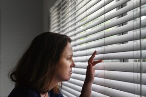 Woman needs treatment for agoraphobia