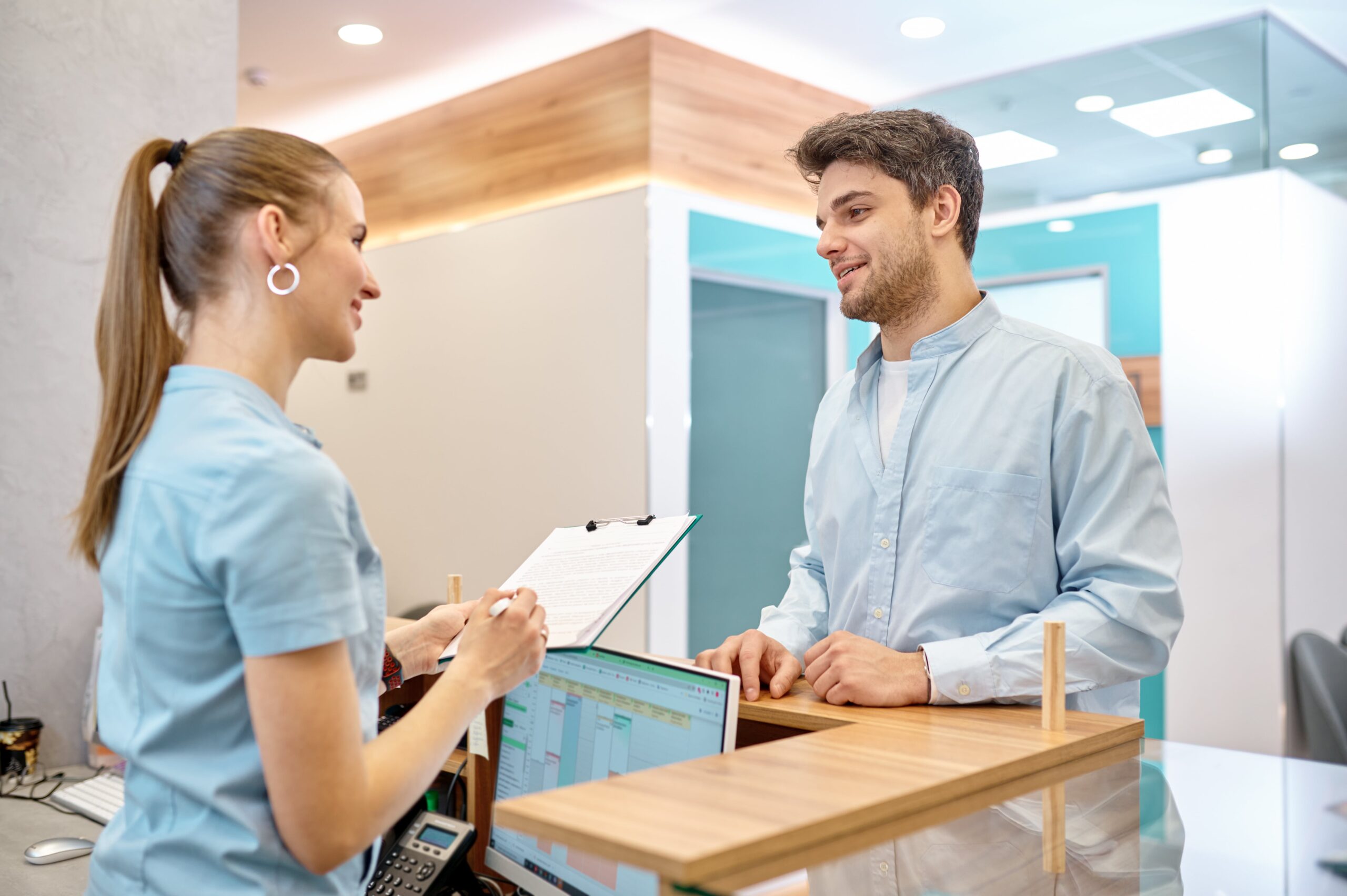 A man checking in for treatment for schizoaffective disorder.